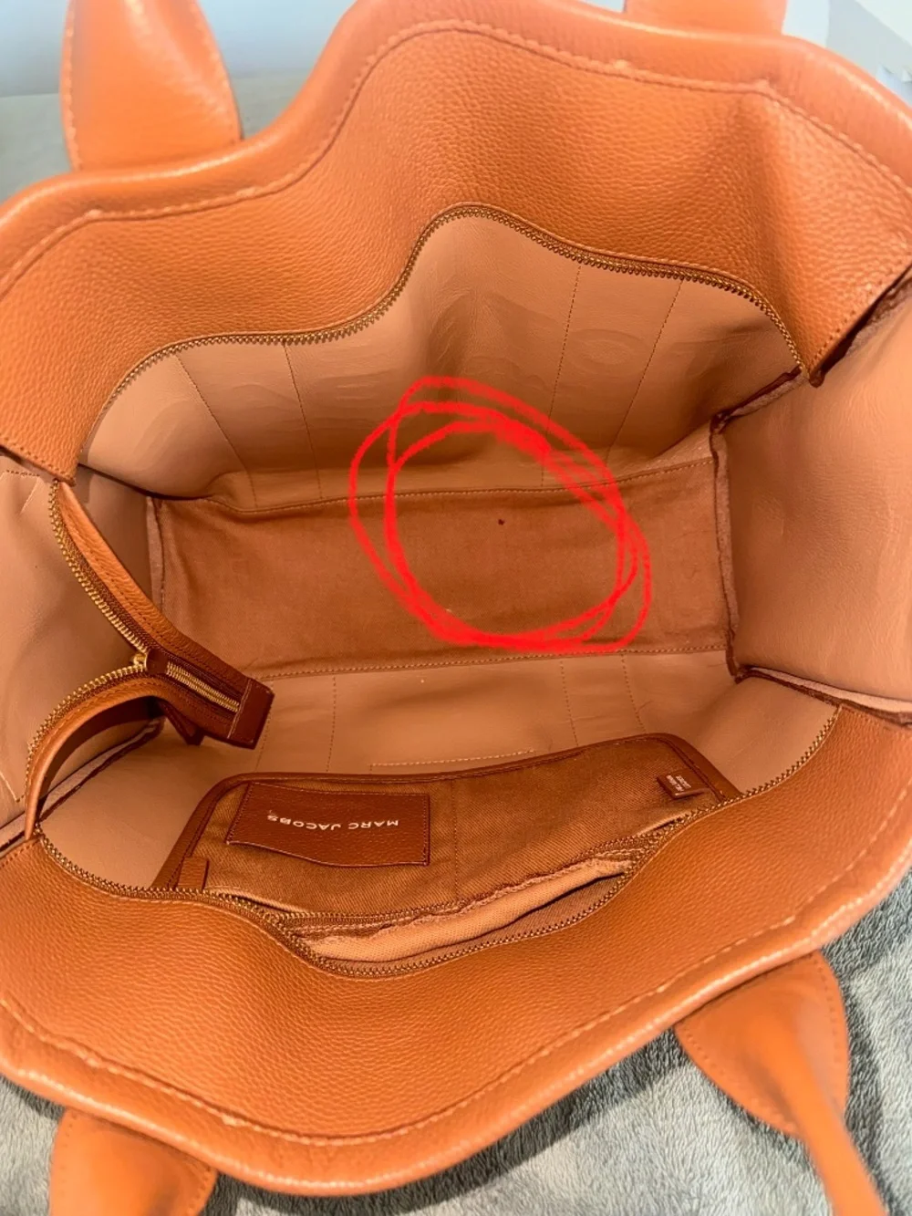 Marc Jacobs Brown Leather Tote Bag — Very Good Condition 🤎